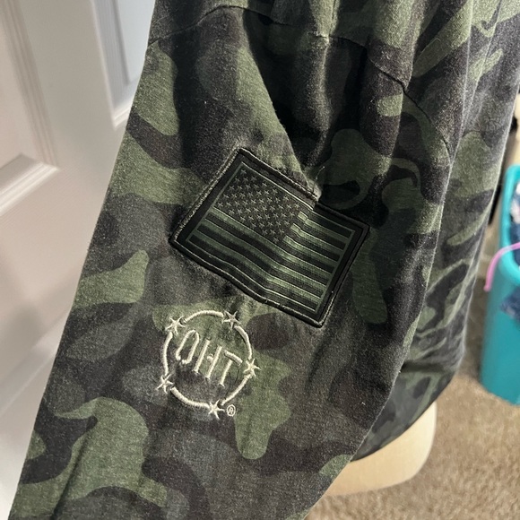 Camo Iowa hooded long sleeve shirt - Picture 3 of 5